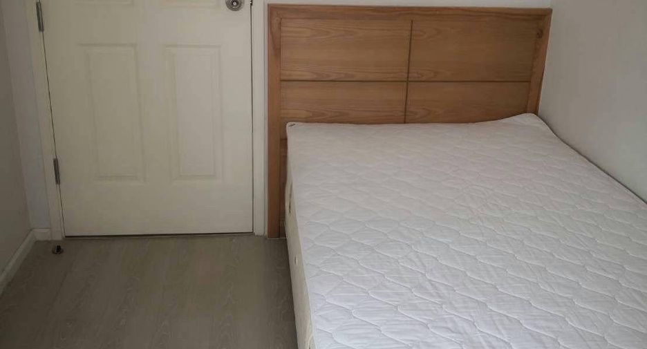 For rent 2 bedrooms condo in Huai Khwang, Bangkok