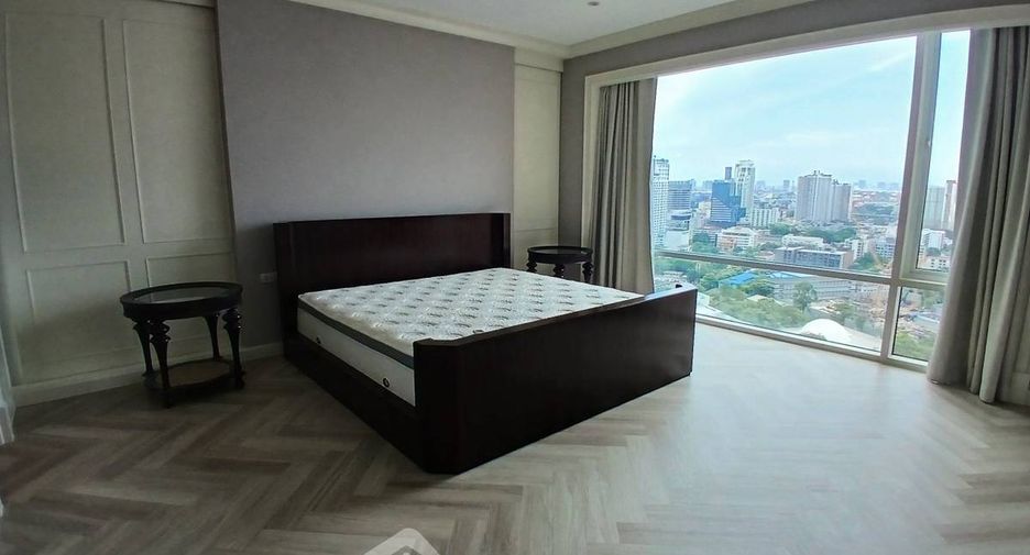 For rent 3 bedrooms condo in Khlong Toei, Bangkok