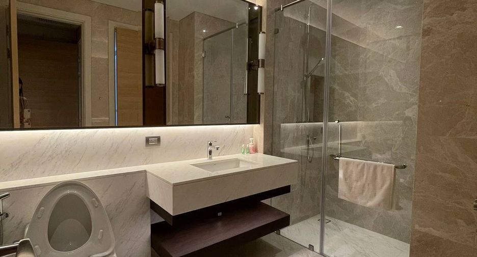 For rent 2 bedrooms condo in Pathum Wan, Bangkok