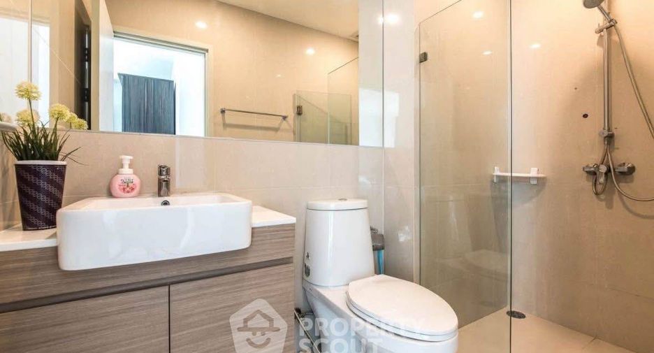 Condo en alquiler de 2 habitaciones en Huai Khwang, Bangkok