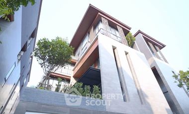 For rent 4 bedrooms house in Yan Nawa, Bangkok
