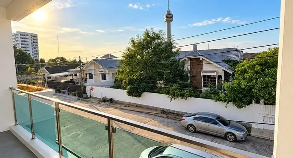 For rent and for sale 5 bedrooms house in Jomtien, Pattaya