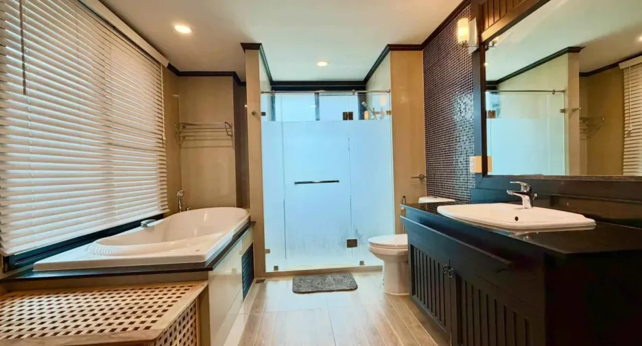 For rent 2 bedrooms condo in Bang Lamung, Chonburi