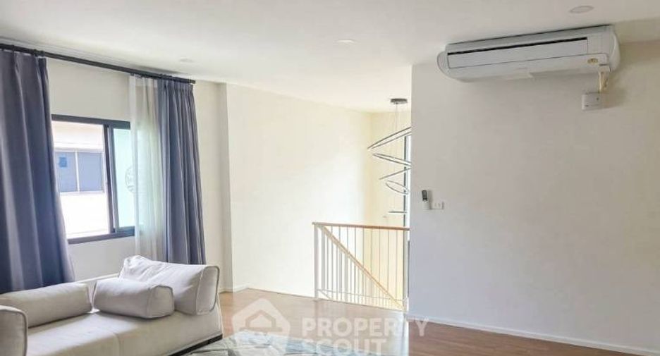 For rent 4 bedrooms townhouse in Mueang Samut Sakhon, Samut Sakhon