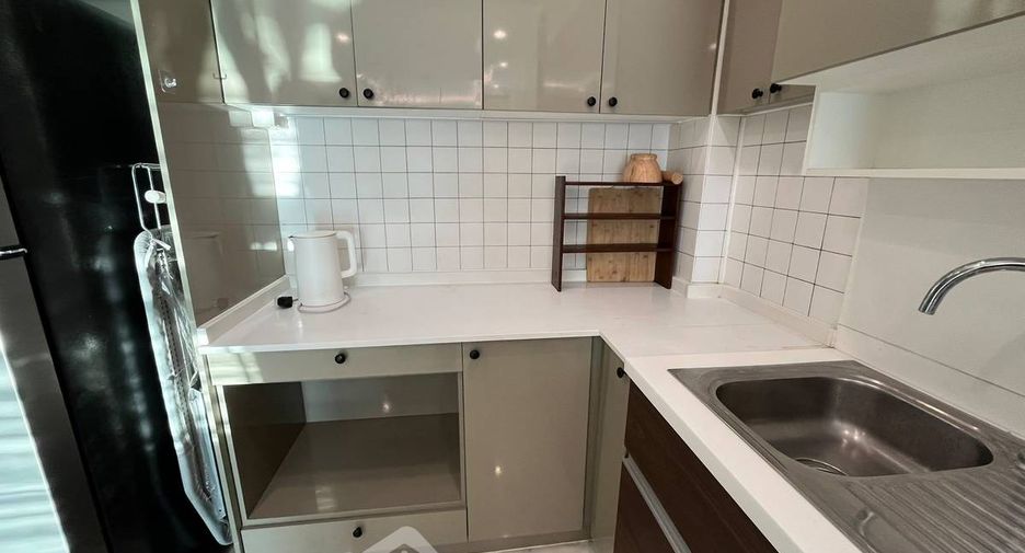 Wohnung zur Miete mit 1 Zimmer in Bang Rak, Bangkok
