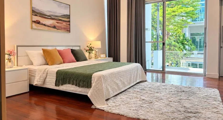 For rent 4 bedrooms townhouse in Chatuchak, Bangkok