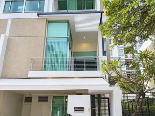 For rent 4 bedrooms townhouse in Chatuchak, Bangkok