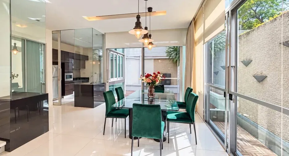 For rent 4 bedrooms townhouse in Chatuchak, Bangkok
