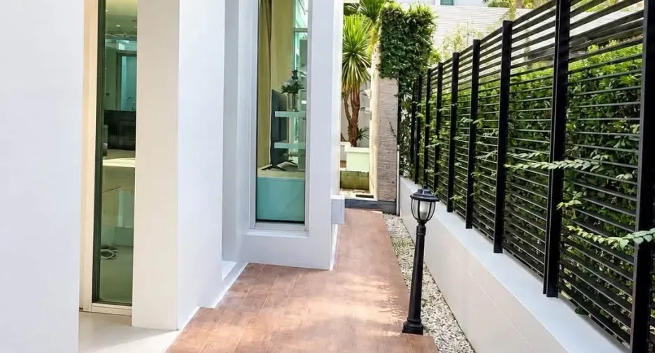 For rent 4 bedrooms townhouse in Chatuchak, Bangkok