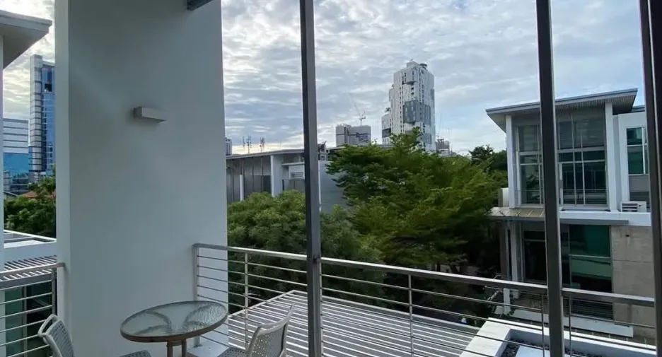 For rent 4 bedrooms townhouse in Chatuchak, Bangkok