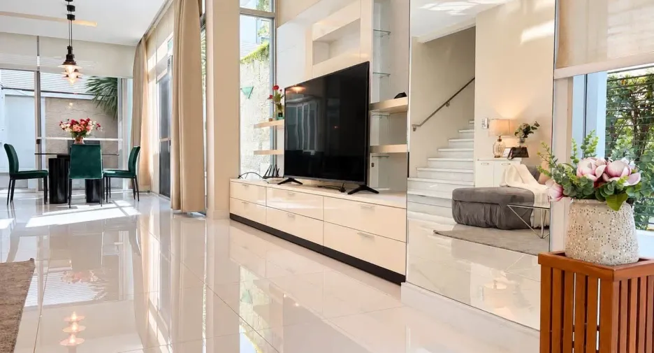 For rent 4 bedrooms townhouse in Chatuchak, Bangkok