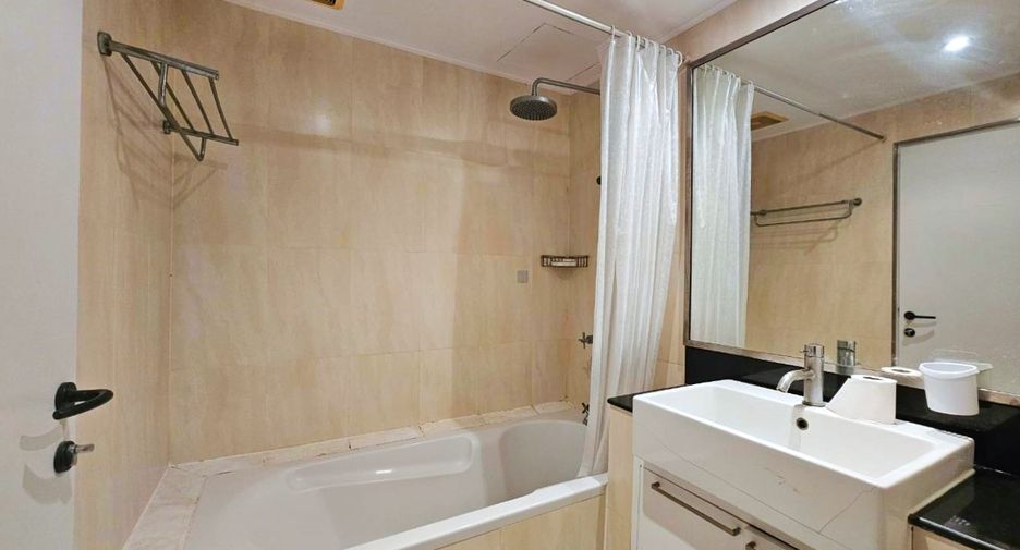 For rent 2 ベッドルーム condo in Watthana, Bangkok