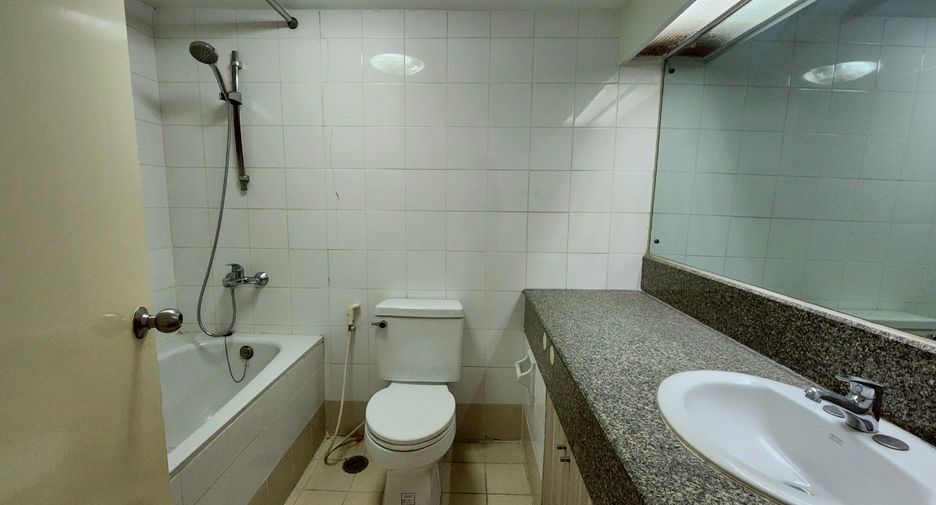 For rent and for sale 2 bedrooms condo in Khlong Toei, Bangkok