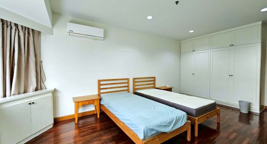 For rent 3 bedrooms condo in Khlong Toei, Bangkok