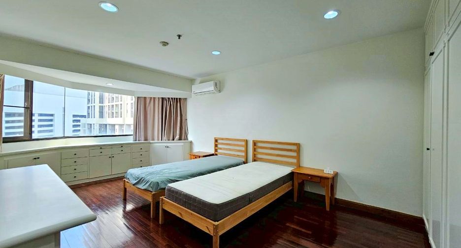 For rent 3 bedrooms condo in Khlong Toei, Bangkok