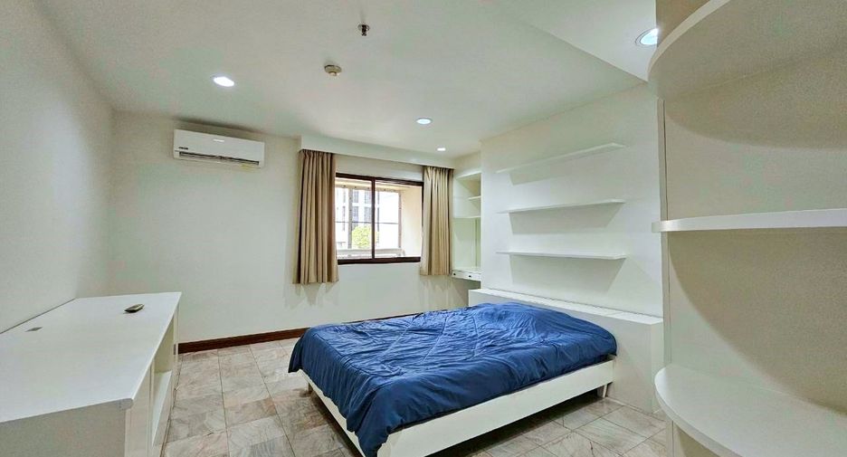 For rent 3 bedrooms condo in Khlong Toei, Bangkok