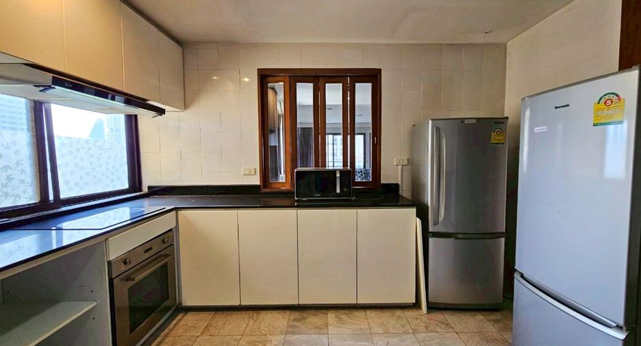For rent 3 bedrooms condo in Khlong Toei, Bangkok