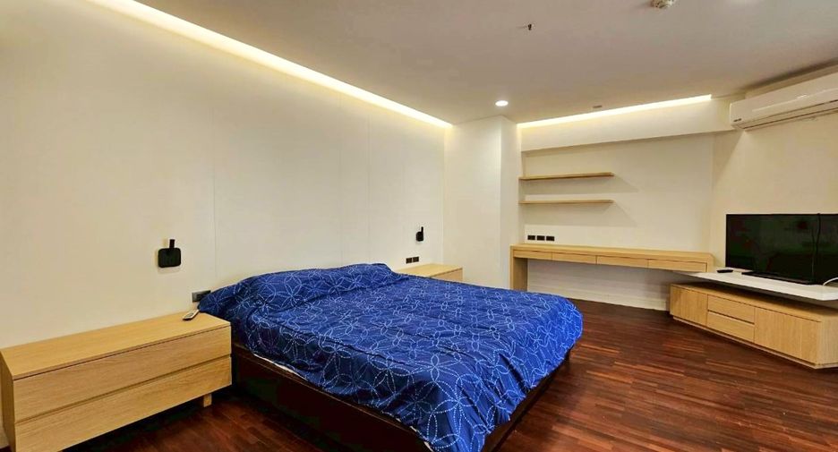 For rent 3 bedrooms condo in Khlong Toei, Bangkok