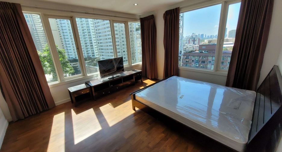 For rent 3 bedrooms condo in Khlong Toei, Bangkok