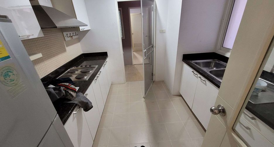 For rent 3 bedrooms condo in Khlong Toei, Bangkok