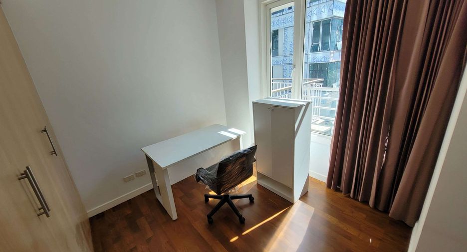 For rent 3 bedrooms condo in Khlong Toei, Bangkok