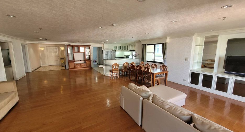 For rent 3 bedrooms condo in Khlong Toei, Bangkok