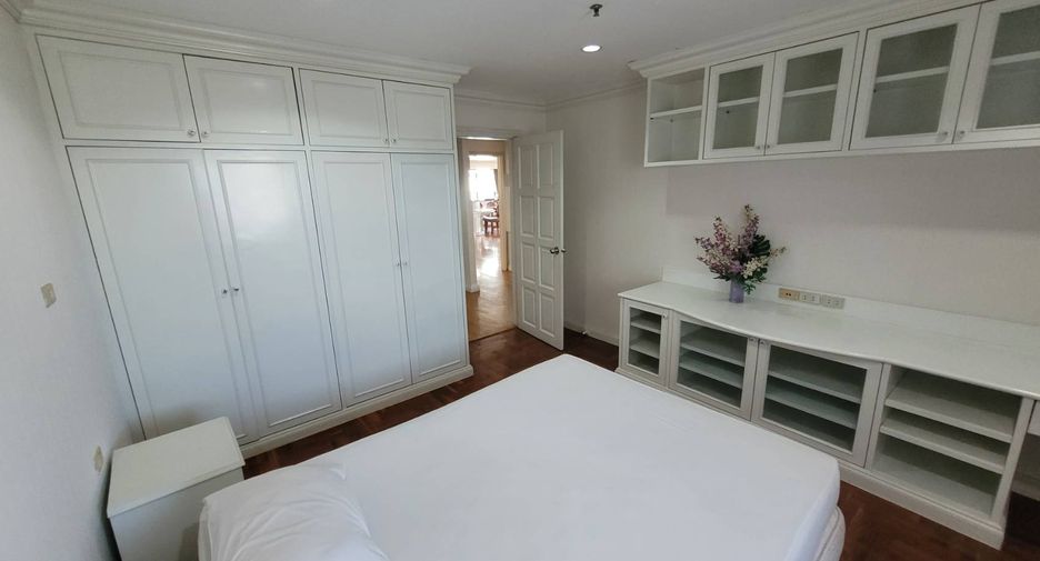 For rent 3 bedrooms condo in Khlong Toei, Bangkok