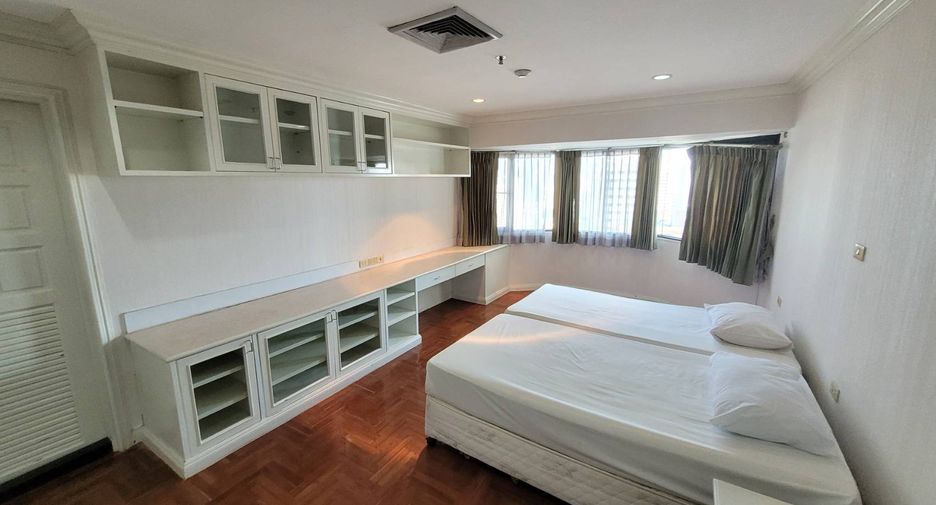 For rent 3 bedrooms condo in Khlong Toei, Bangkok