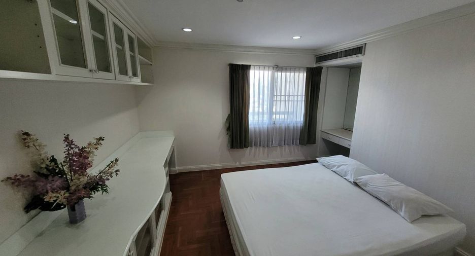 For rent 3 bedrooms condo in Khlong Toei, Bangkok