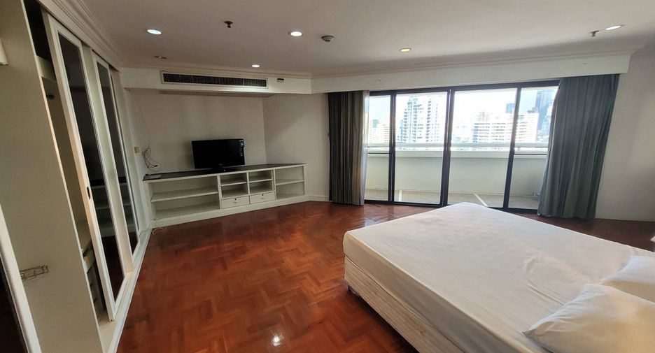 For rent 3 bedrooms condo in Khlong Toei, Bangkok