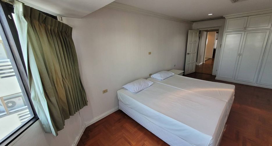 For rent 3 bedrooms condo in Khlong Toei, Bangkok