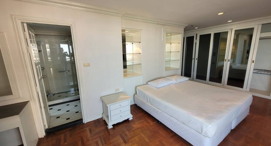For rent 3 bedrooms condo in Khlong Toei, Bangkok