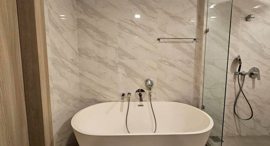 For rent and for sale 2 bedrooms condo in Watthana, Bangkok
