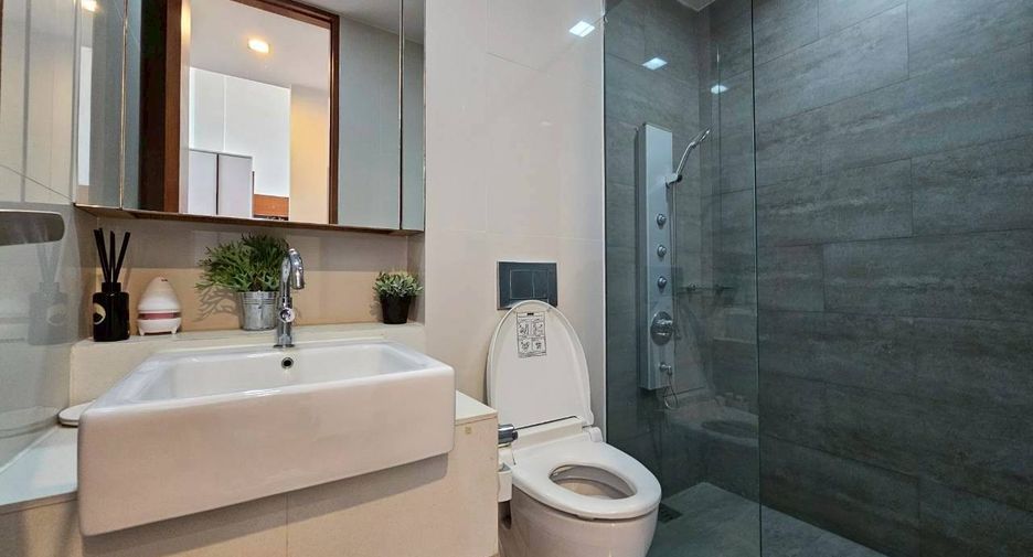 For rent 2 bedrooms condo in Khlong Toei, Bangkok