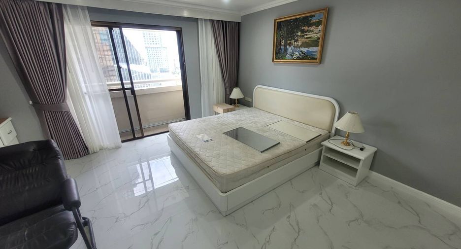 For rent 3 bedrooms condo in Khlong Toei, Bangkok