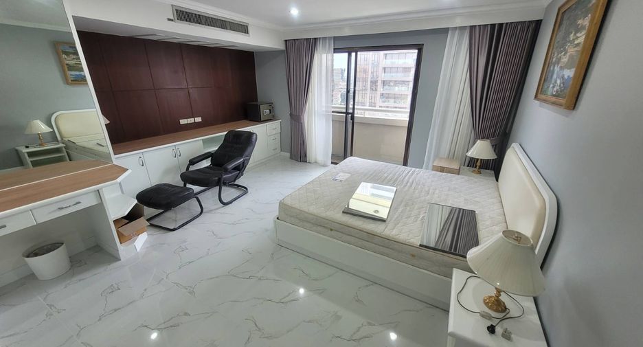 For rent 3 bedrooms condo in Khlong Toei, Bangkok