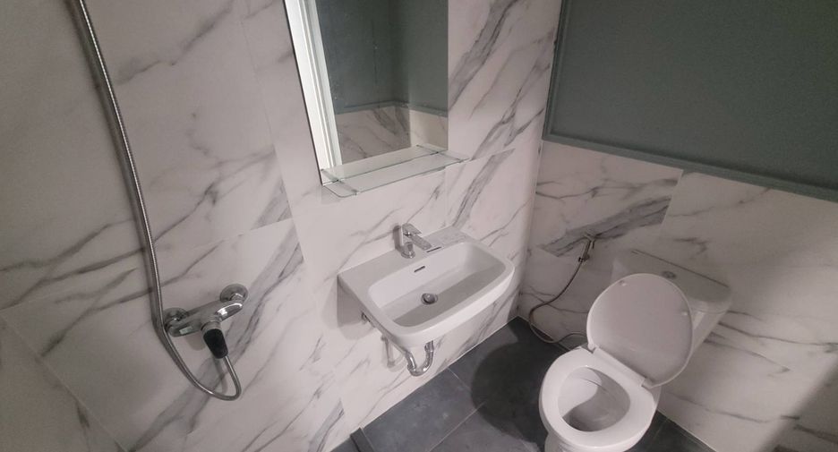 For rent 3 bedrooms condo in Khlong Toei, Bangkok