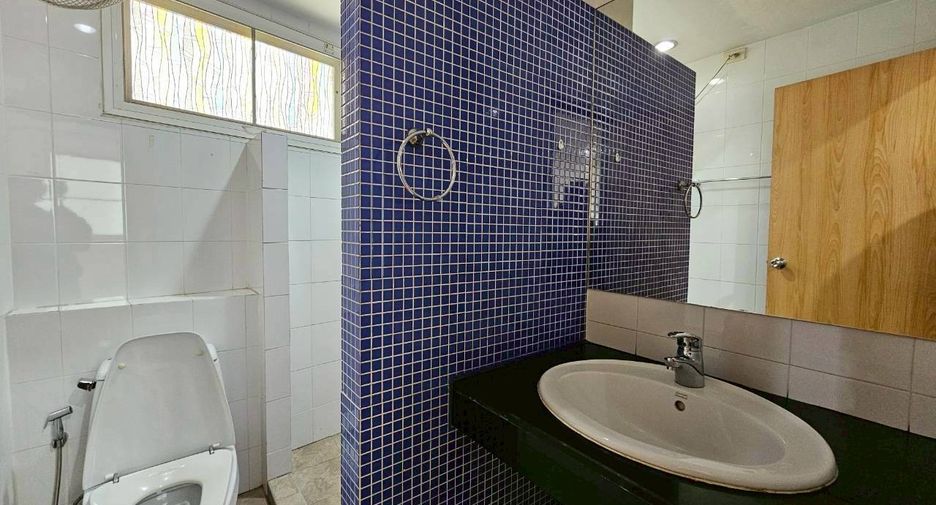 For rent 2 ベッドルーム house in Watthana, Bangkok