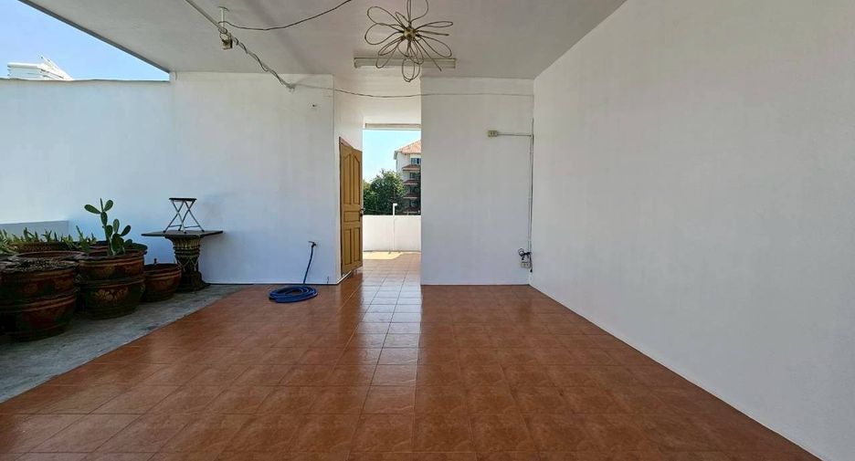 For rent 2 ベッドルーム house in Watthana, Bangkok