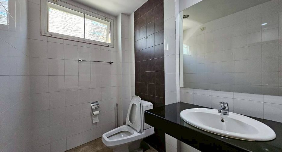 For rent 2 ベッドルーム house in Watthana, Bangkok