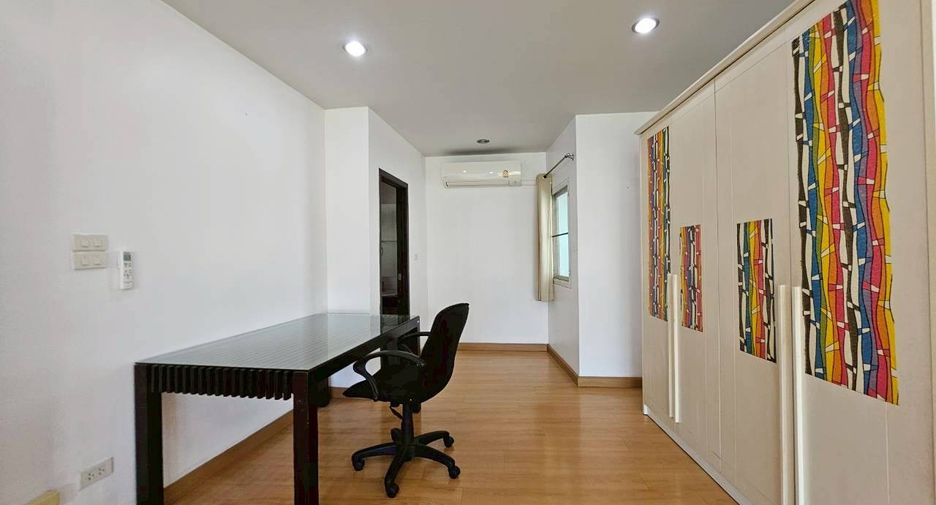 For rent 2 ベッドルーム house in Watthana, Bangkok