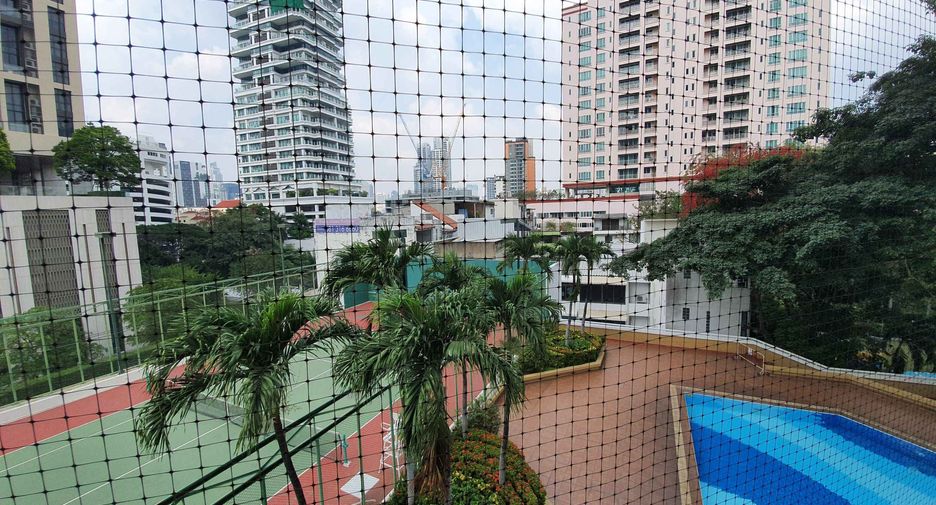 For rent 2 bedrooms condo in Khlong Toei, Bangkok