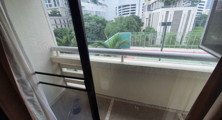 For rent 2 bedrooms condo in Khlong Toei, Bangkok