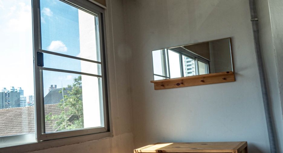 For rent 3 bedrooms townhouse in Khlong Toei, Bangkok