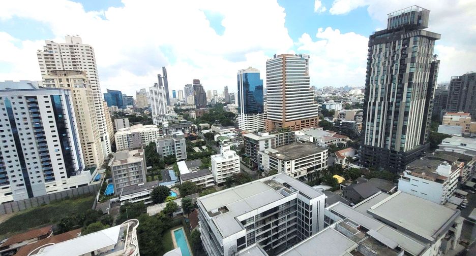 For rent 2 bedrooms condo in Khlong Toei, Bangkok