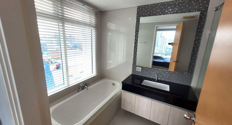 For rent 2 bedrooms condo in Khlong Toei, Bangkok