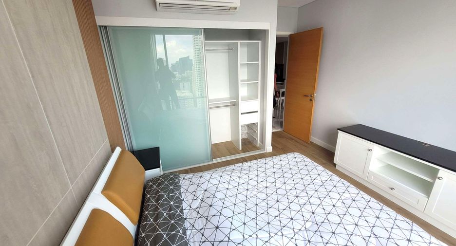 For rent 2 bedrooms condo in Khlong Toei, Bangkok