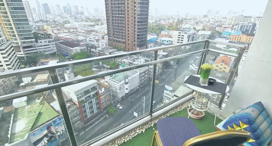 For rent 3 bedrooms condo in Khlong Toei, Bangkok