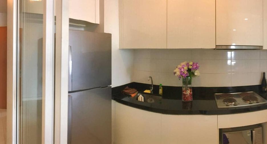 For rent 3 bedrooms condo in Khlong Toei, Bangkok