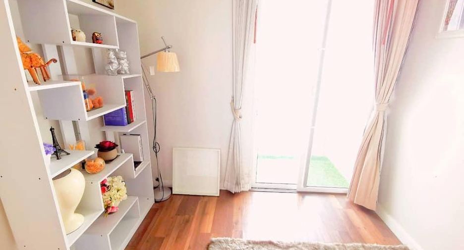 For rent 3 bedrooms condo in Khlong Toei, Bangkok